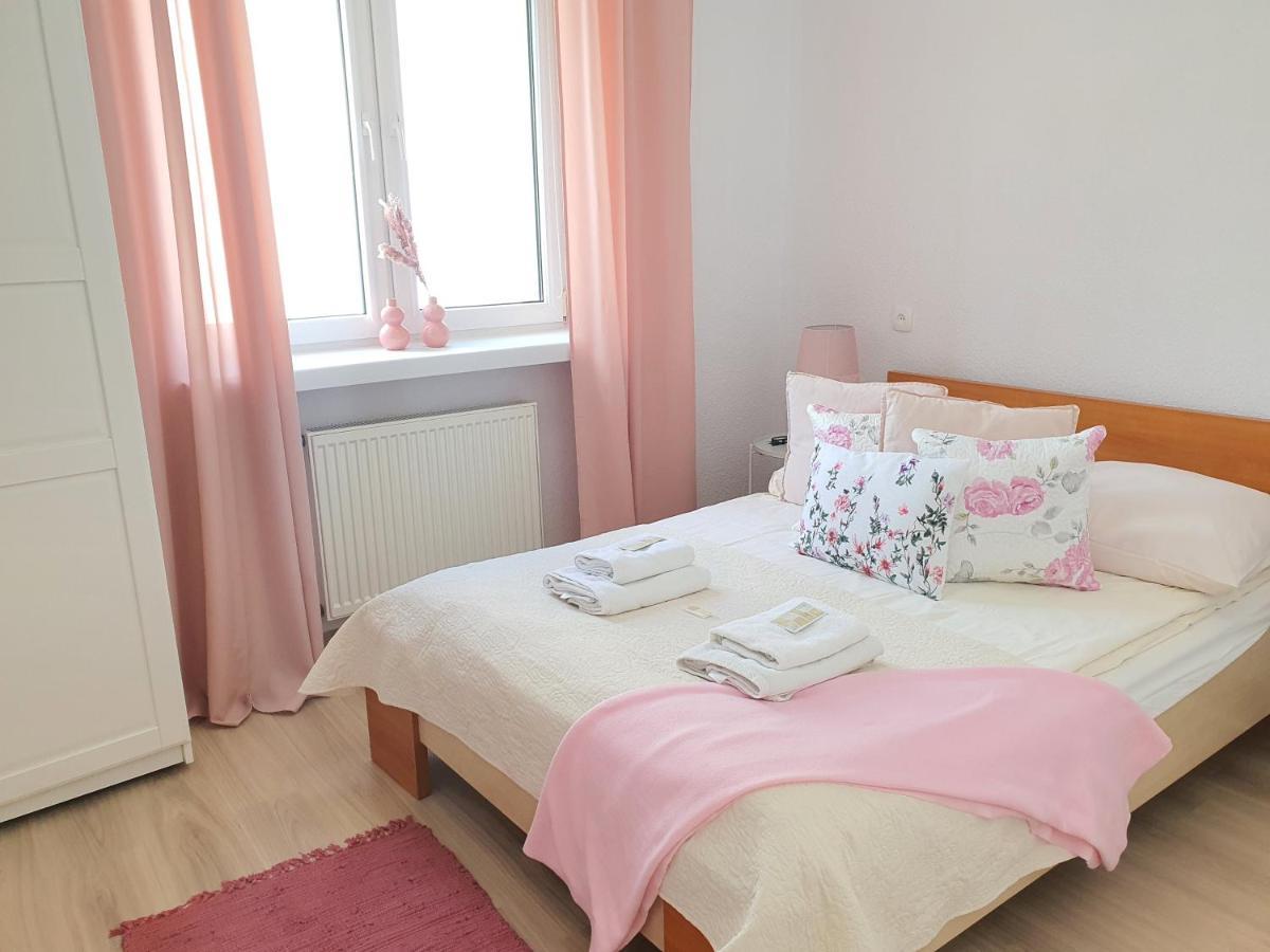 Dom Goscinny Marta - Pokoje, Apartamenty, Domki Криница Морска Екстериор снимка