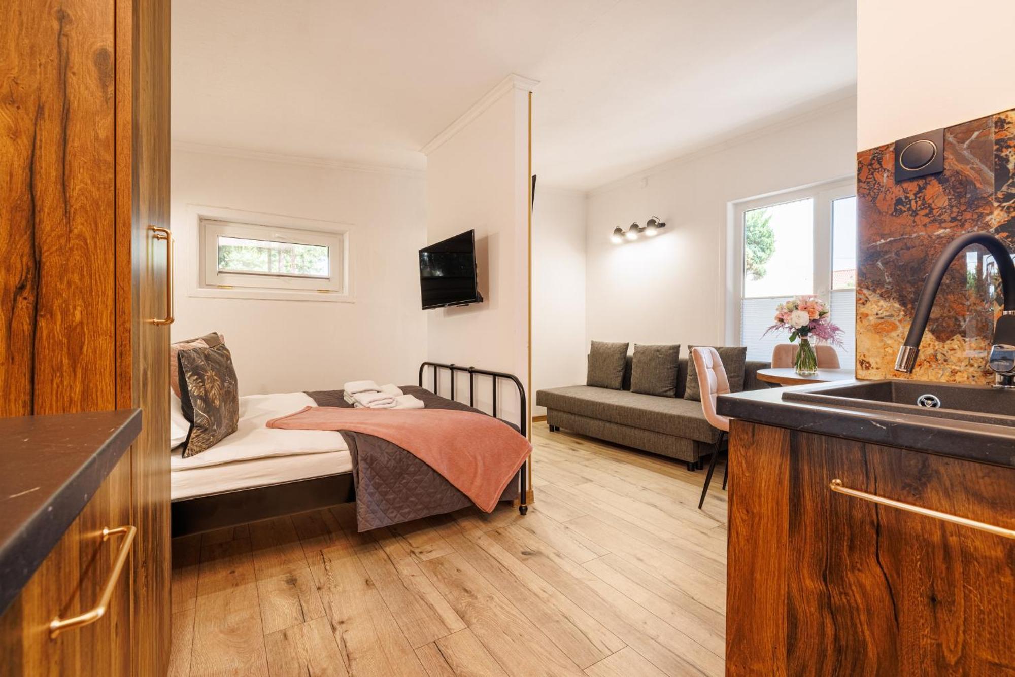 Dom Goscinny Marta - Pokoje, Apartamenty, Domki Криница Морска Стая снимка